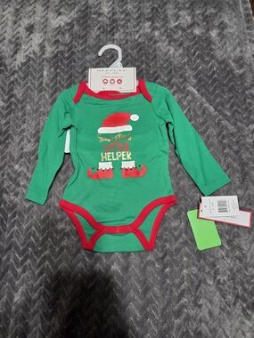 Weeplay Green 'Little Helper' Holiday Baby Bodysuit - Matching Hat And Socks